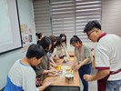 學員動手製作出好吃糕餅