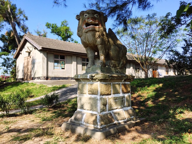 神社狛犬與與營舍